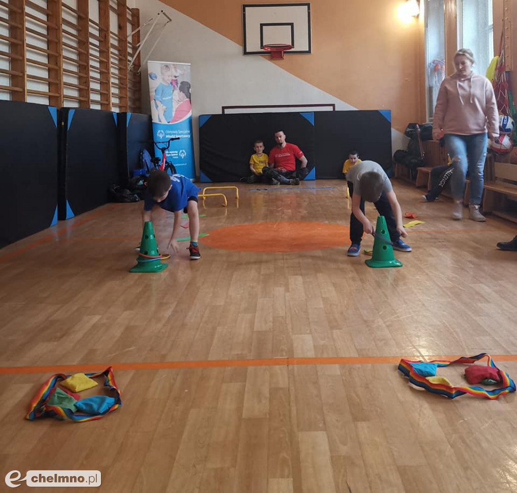 Młodzi sportowcy spędzają aktywnie czas