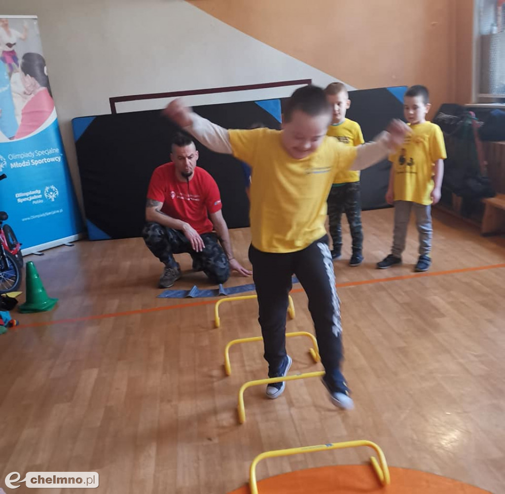 Młodzi sportowcy spędzają aktywnie czas
