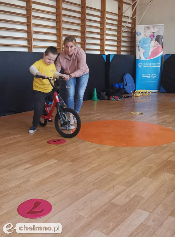 Młodzi sportowcy spędzają aktywnie czas