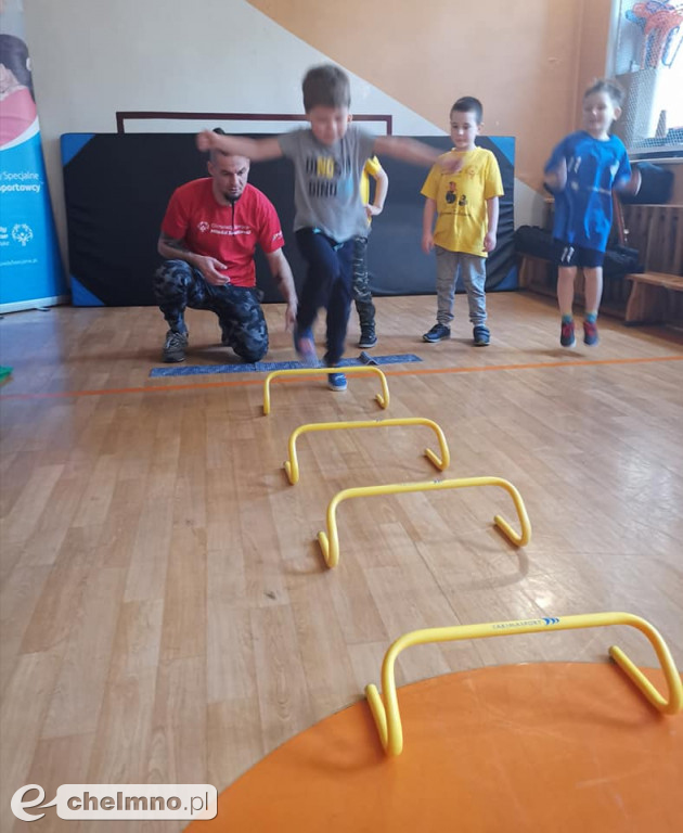Młodzi sportowcy spędzają aktywnie czas