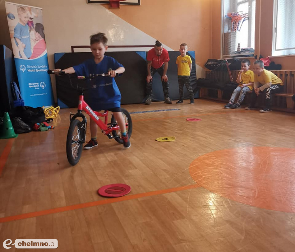 Młodzi sportowcy spędzają aktywnie czas
