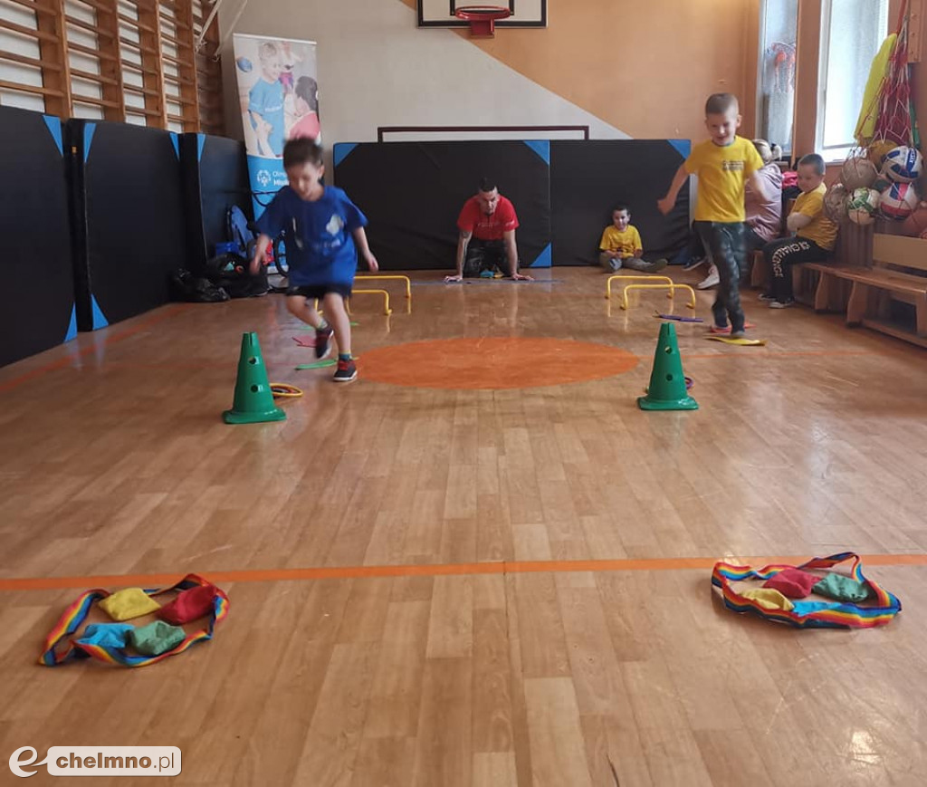 Młodzi sportowcy spędzają aktywnie czas