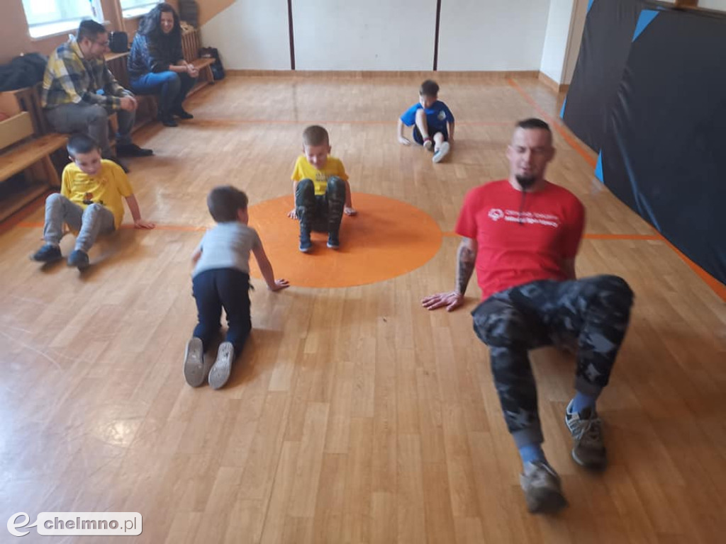 Młodzi sportowcy spędzają aktywnie czas