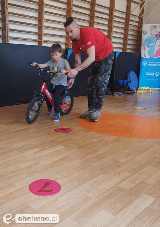 Młodzi sportowcy spędzają aktywnie czas