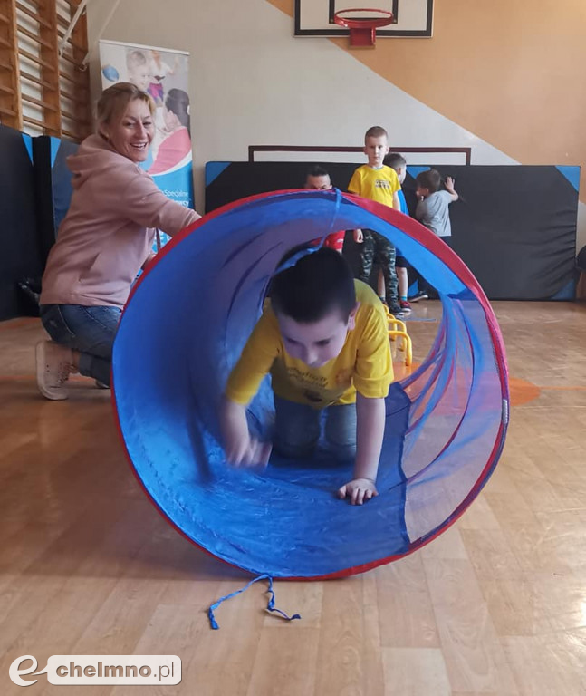 Młodzi sportowcy spędzają aktywnie czas