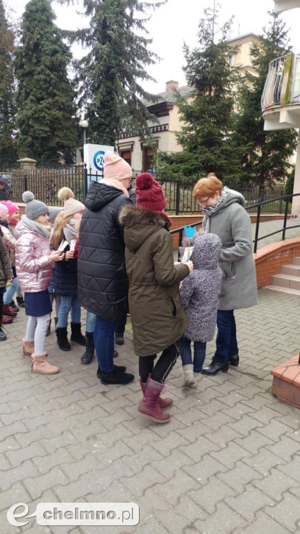 Wręczaliśmy tulipany i cukierki z okazji Dnia Kobiet