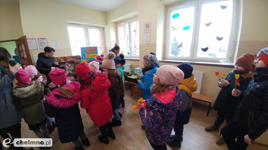 Wręczaliśmy tulipany i cukierki z okazji Dnia Kobiet