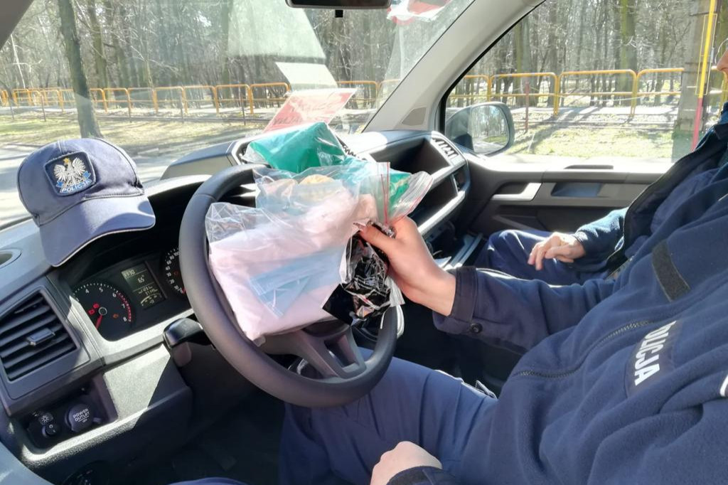 Sprawdzanie osób objętych kwarantanną bezpieczne także dla Policjantów