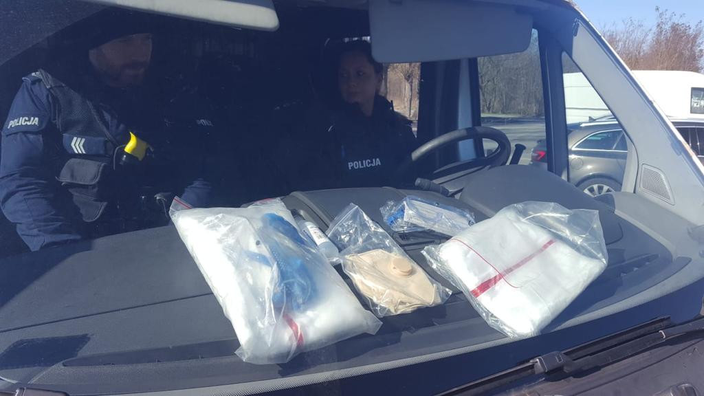 Sprawdzanie osób objętych kwarantanną bezpieczne także dla Policjantów
