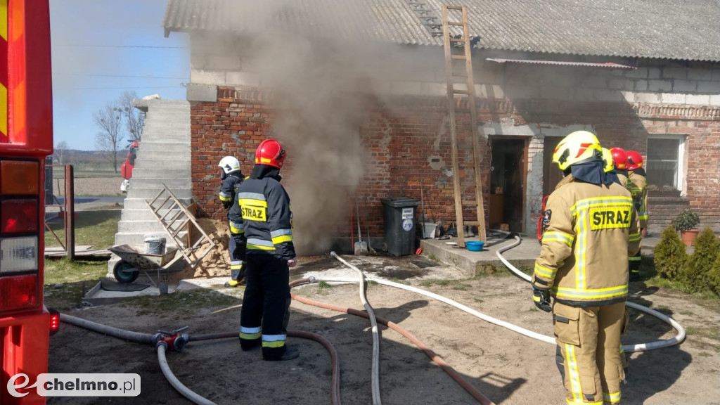 5 zastępów straży pożarnej gasiło pożar w Borównie