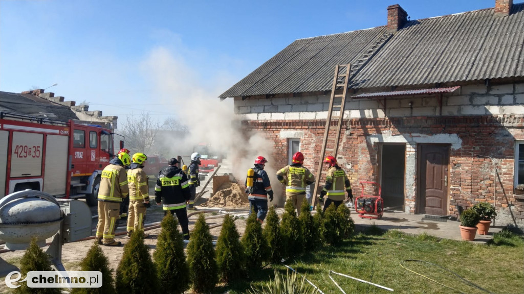 5 zastępów straży pożarnej gasiło pożar w Borównie