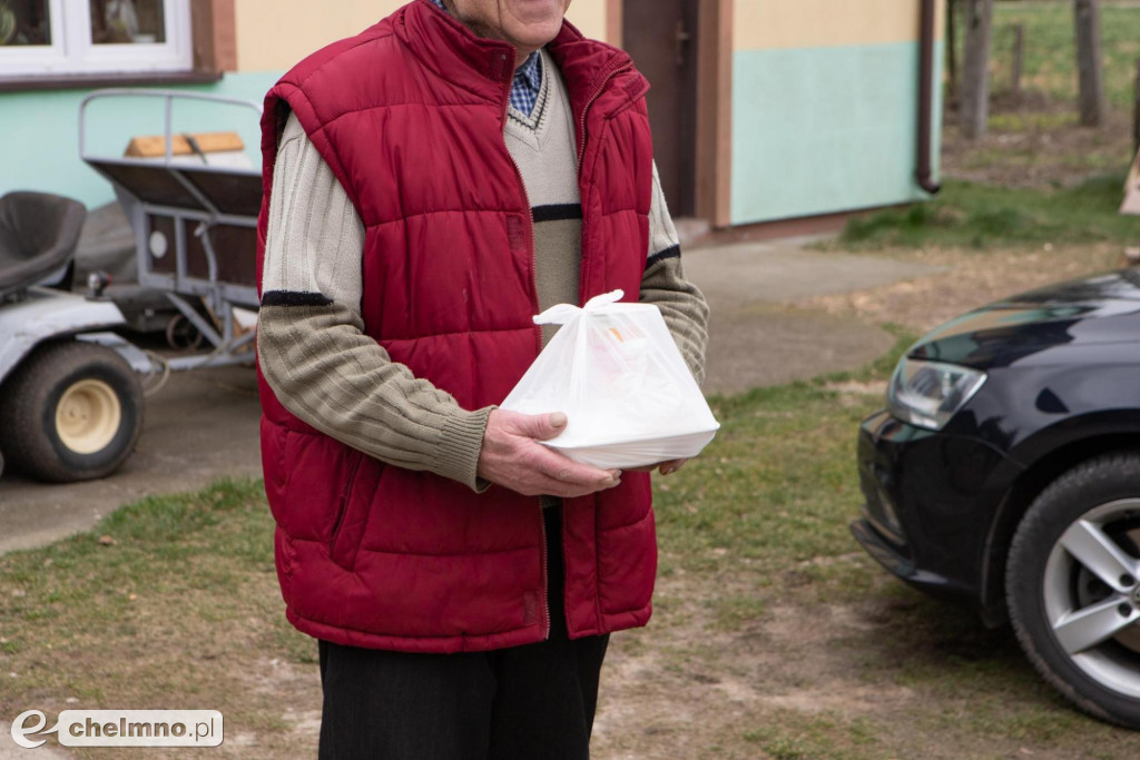 Posiłki, zakupy, leki: pomagamy seniorom przetrwać epidemię