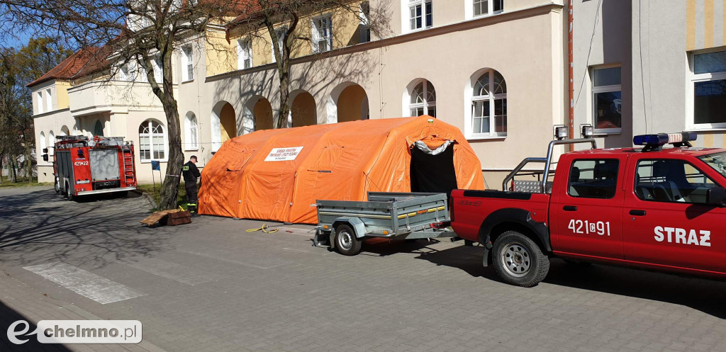 Strażacy przygotowali namiot STREFY przed szpitalem