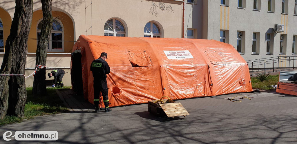 Strażacy przygotowali namiot STREFY przed szpitalem
