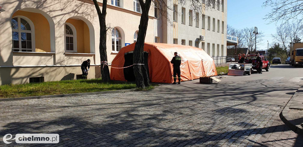 Strażacy przygotowali namiot STREFY przed szpitalem