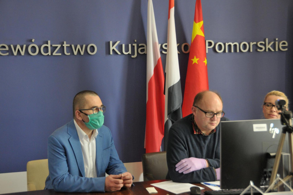 Specjaliści z Wuhan wspierają naszych medyków