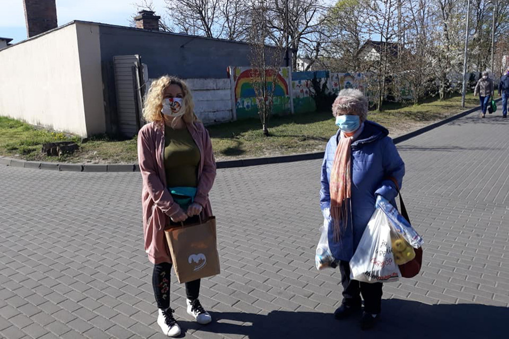 Rozdawali maseczki chełmińskim seniorom