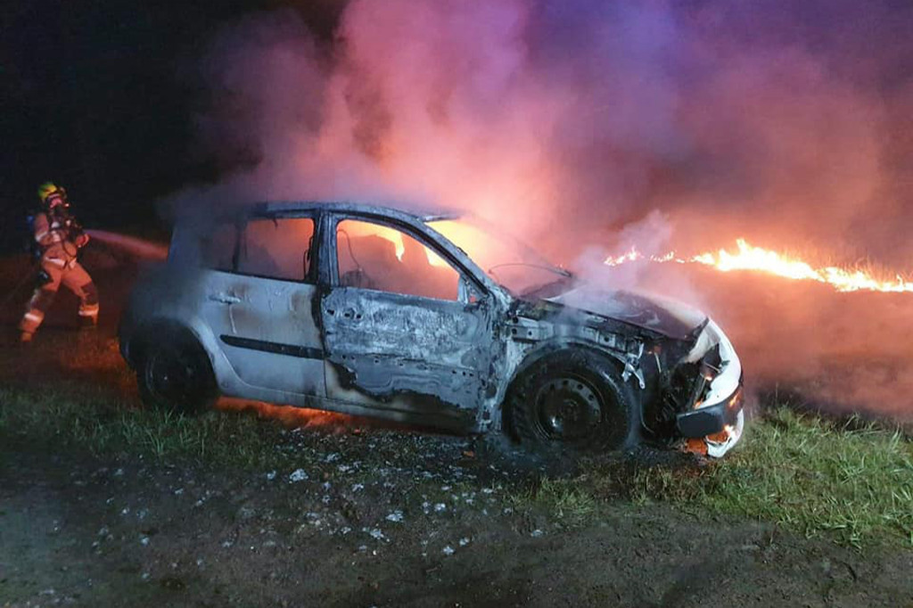 Auto płonęło w Brukach Unisławskich