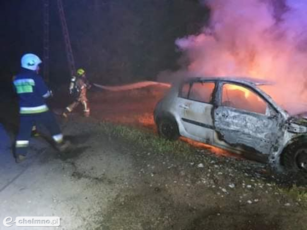 Auto płonęło w Brukach Unisławskich
