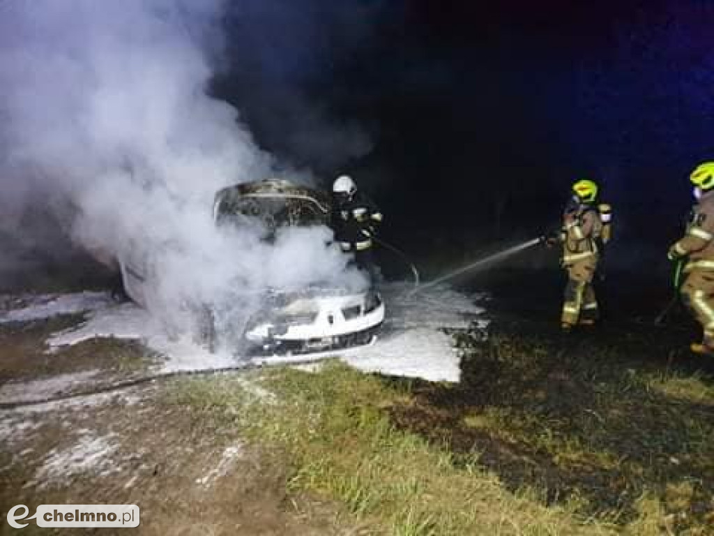 Auto płonęło w Brukach Unisławskich