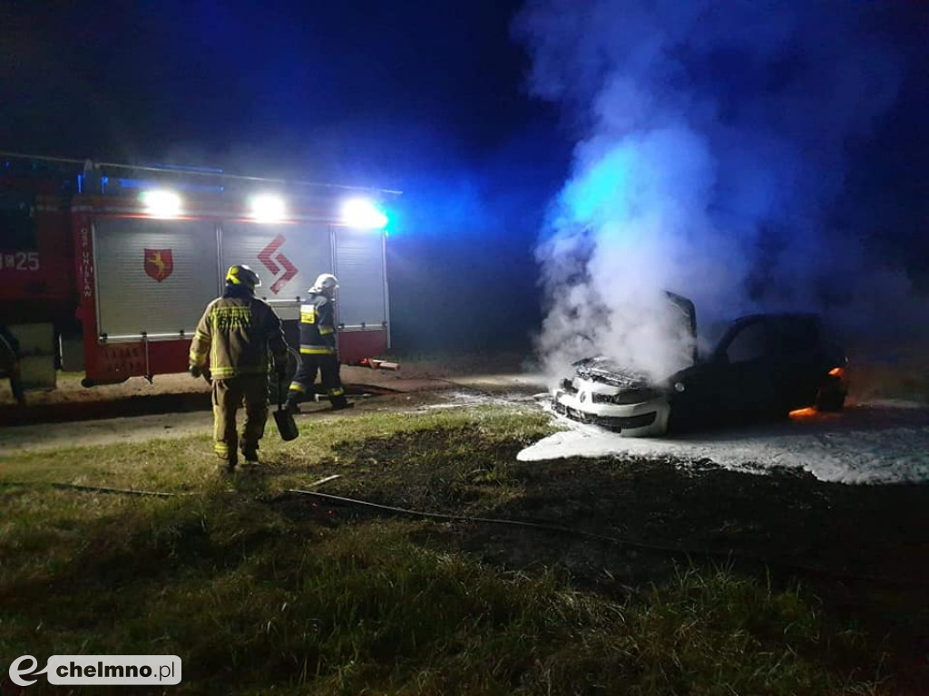 Auto płonęło w Brukach Unisławskich