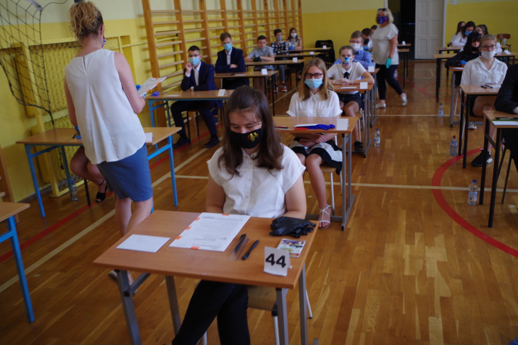 Ósmoklasiści zmagali się z egzaminem z matematyki