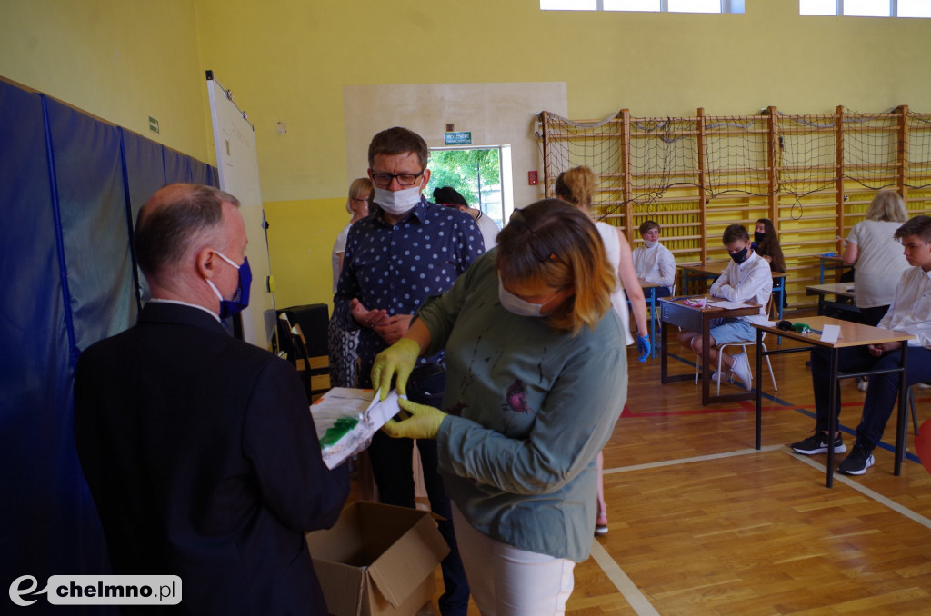 Ósmoklasiści zmagali się z egzaminem z matematyki