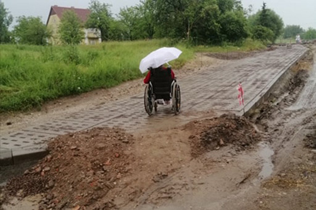Mieszkańcy narzekają na prace remontowe przy os. Wybudowanie