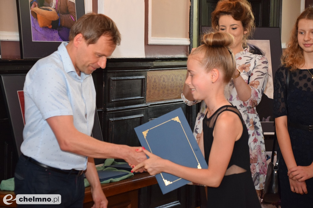 Najlepsi uczniowie wyróżnieni przez Burmistrza