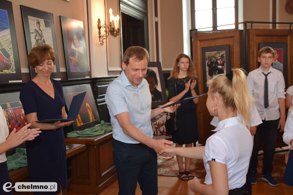 Najlepsi uczniowie wyróżnieni przez Burmistrza