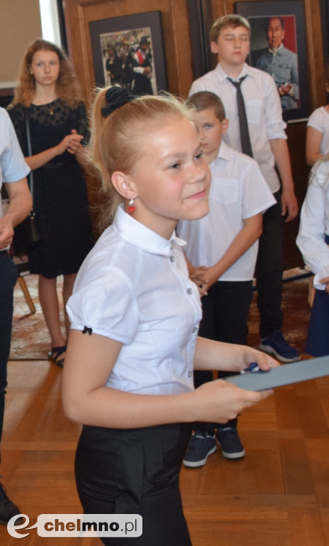 Najlepsi uczniowie wyróżnieni przez Burmistrza