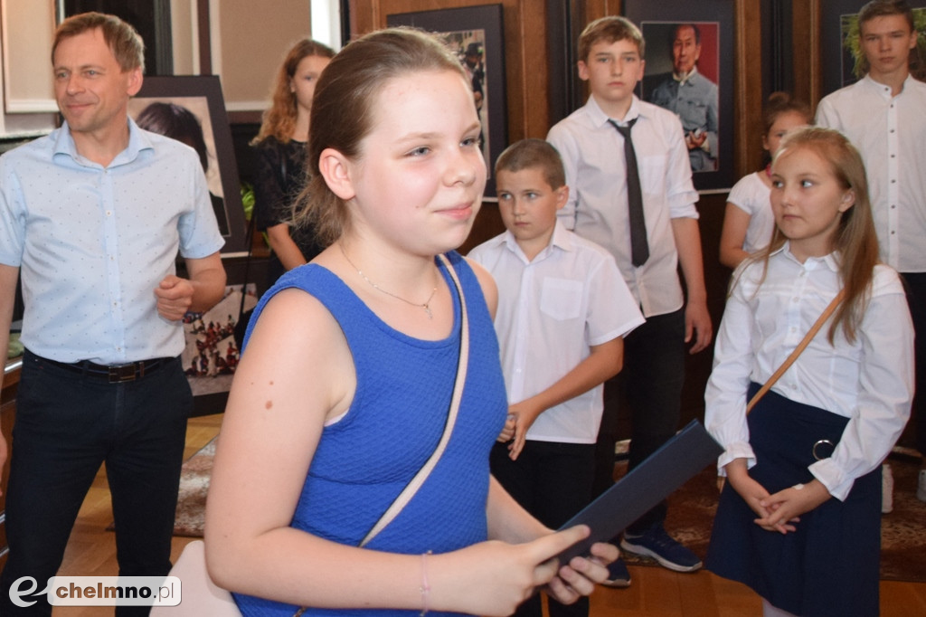 Najlepsi uczniowie wyróżnieni przez Burmistrza