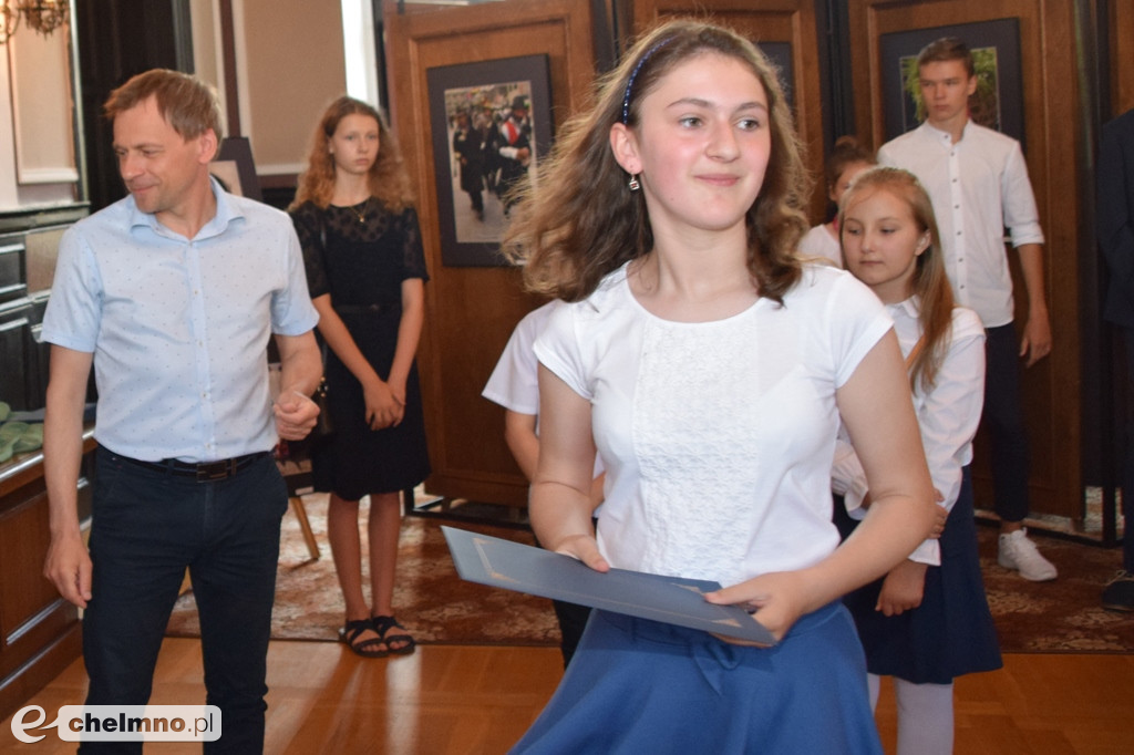 Najlepsi uczniowie wyróżnieni przez Burmistrza
