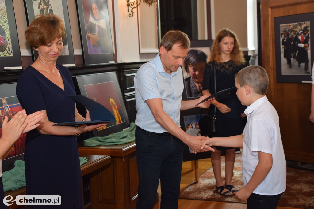 Najlepsi uczniowie wyróżnieni przez Burmistrza