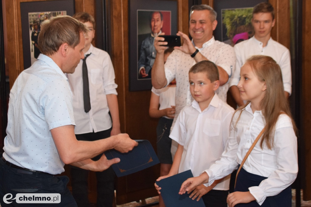 Najlepsi uczniowie wyróżnieni przez Burmistrza