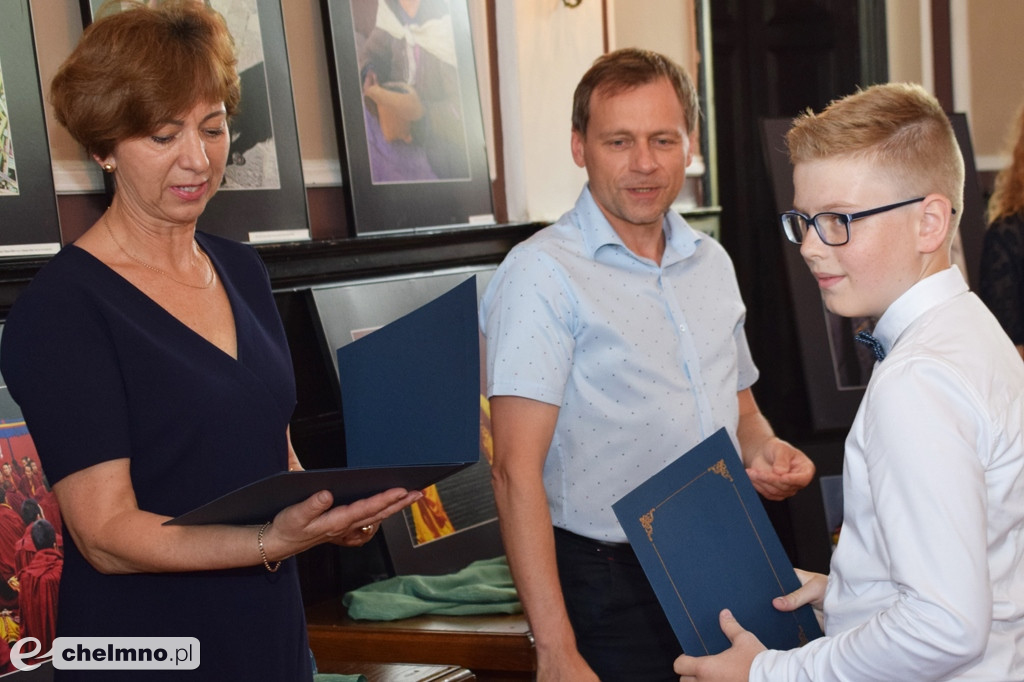 Najlepsi uczniowie wyróżnieni przez Burmistrza