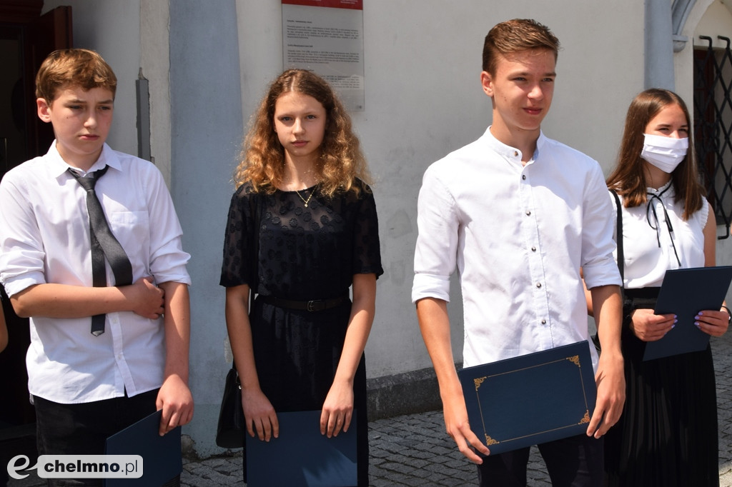 Najlepsi uczniowie wyróżnieni przez Burmistrza
