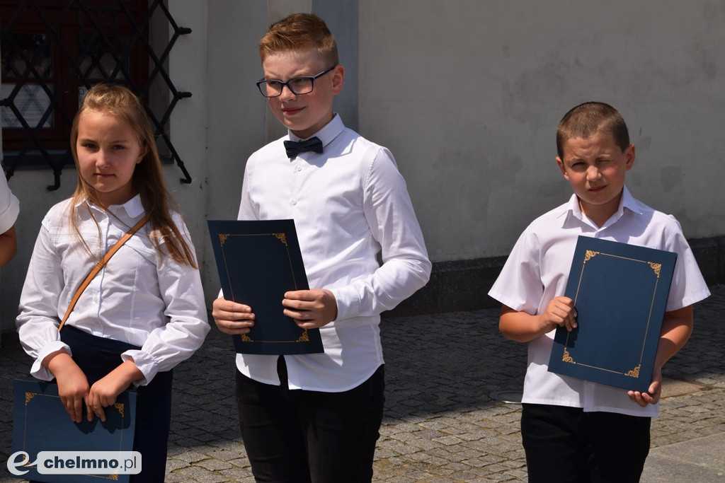 Najlepsi uczniowie wyróżnieni przez Burmistrza
