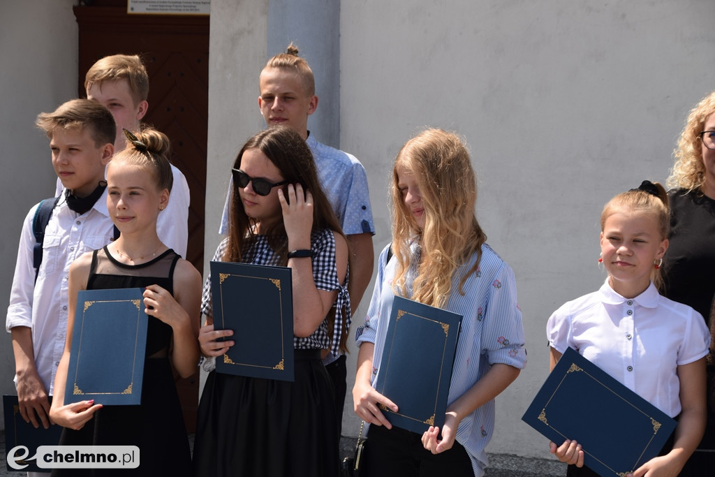 Najlepsi uczniowie wyróżnieni przez Burmistrza