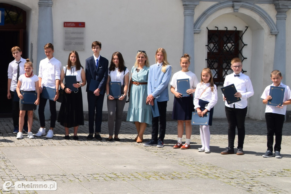 Najlepsi uczniowie wyróżnieni przez Burmistrza
