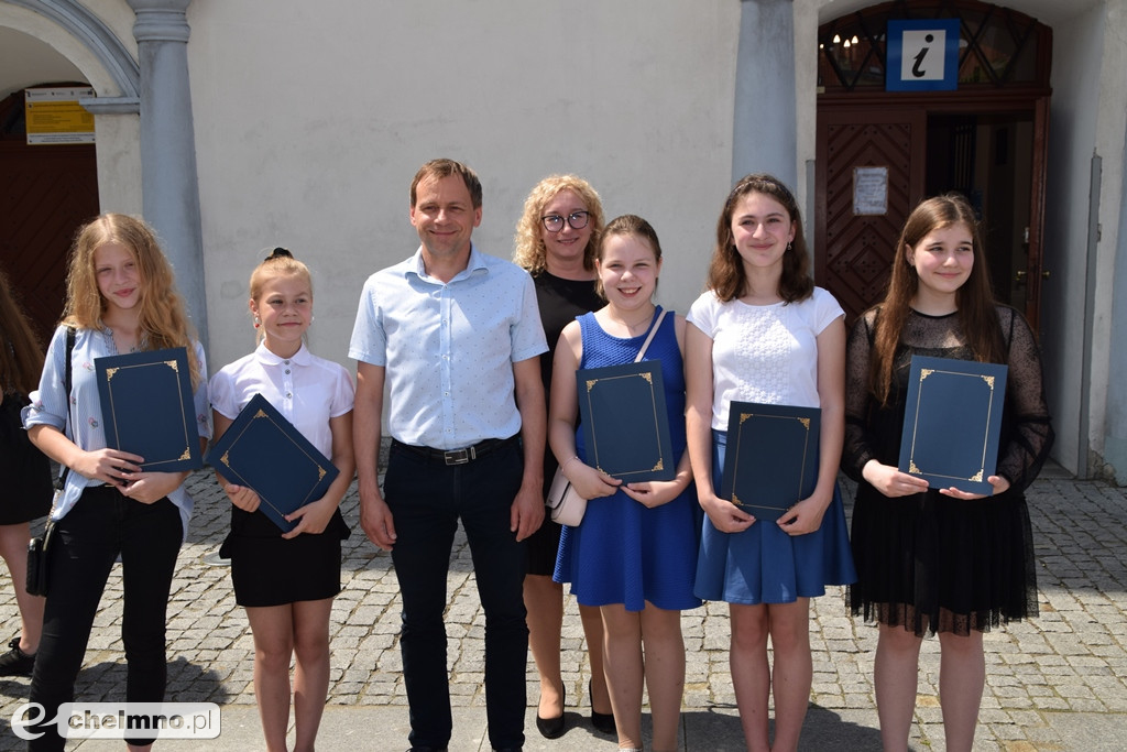Najlepsi uczniowie wyróżnieni przez Burmistrza