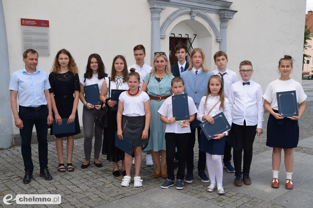 Najlepsi uczniowie wyróżnieni przez Burmistrza