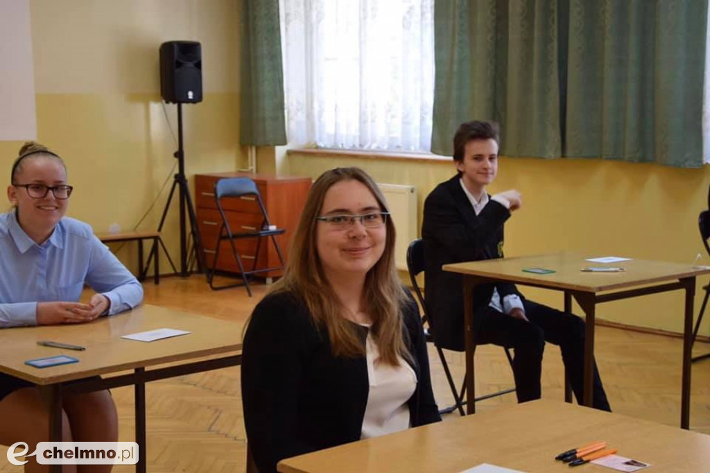 Wspomnieniowe zdjęcia maturzystów z Katolika