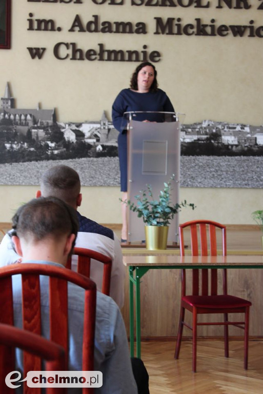 Fotorelacja z pożegnania absolwentów w ZS nr 2
