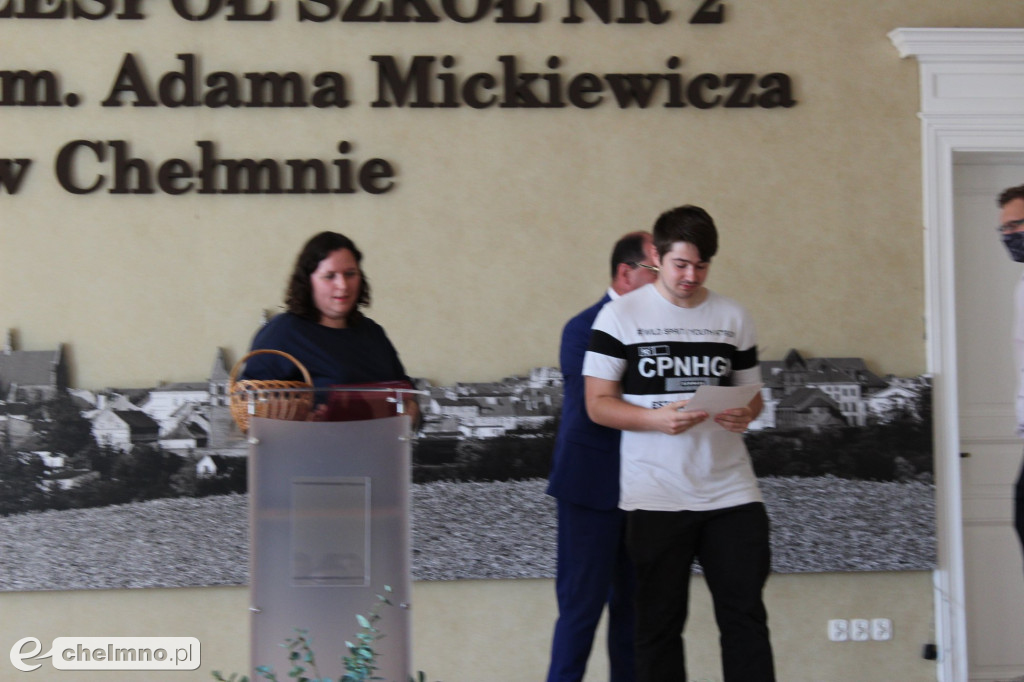 Fotorelacja z pożegnania absolwentów w ZS nr 2