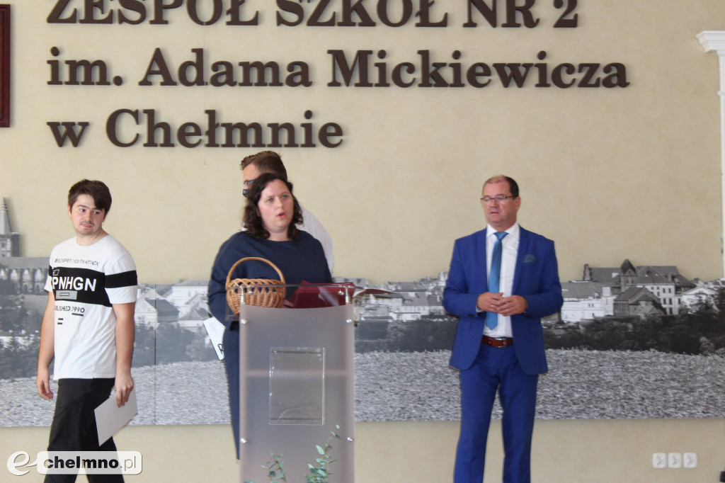 Fotorelacja z pożegnania absolwentów w ZS nr 2