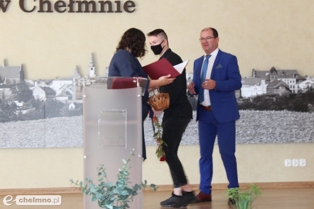 Fotorelacja z pożegnania absolwentów w ZS nr 2