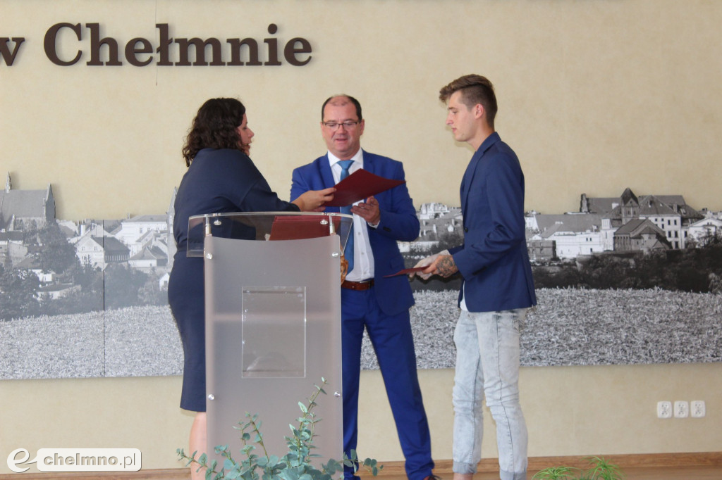 Fotorelacja z pożegnania absolwentów w ZS nr 2