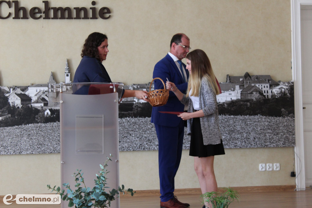 Fotorelacja z pożegnania absolwentów w ZS nr 2