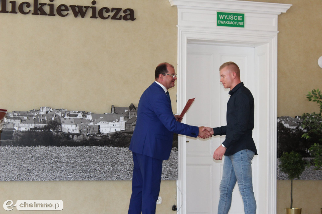 Fotorelacja z pożegnania absolwentów w ZS nr 2